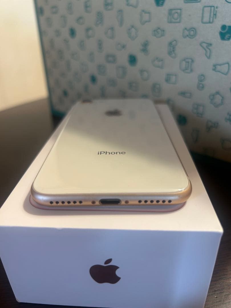 美品 iPhone8 64GB ゴールド