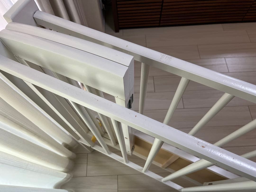 日本製のワンタッチ折りたたみハイタイプミニベビーベッド（キャスター付き）