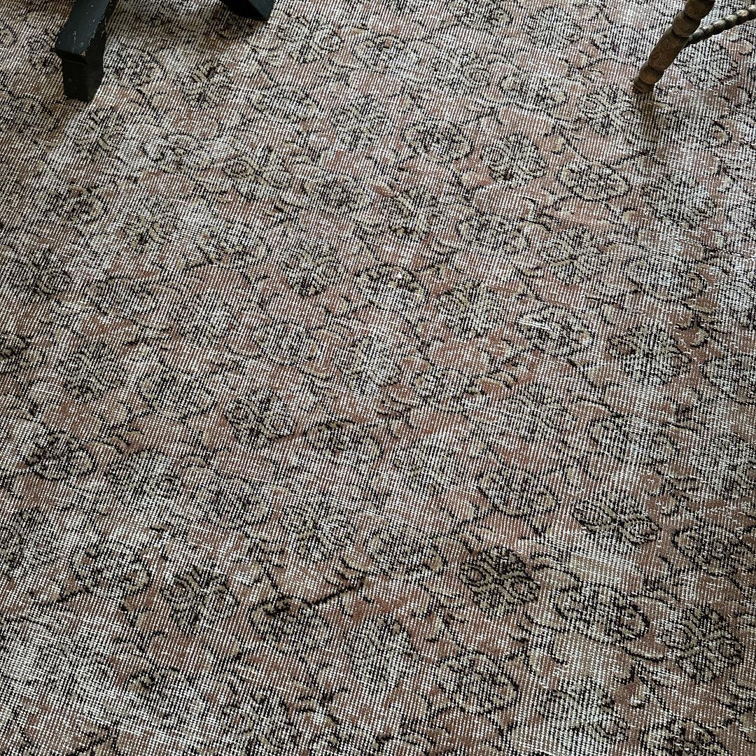 トルコ ヴィンテージラグ979 超大判 レア 人気柄 紋章 トープブラウン