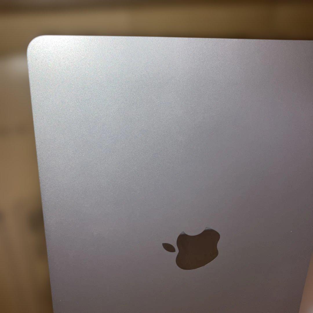 び*K様 MacBook Air 本体と充電器のみ
