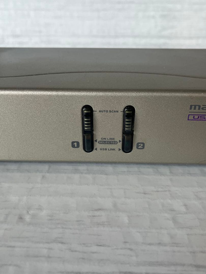 ATEN Dual-VGA KVMスイッチ