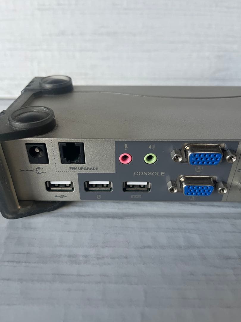 ATEN Dual-VGA KVMスイッチ