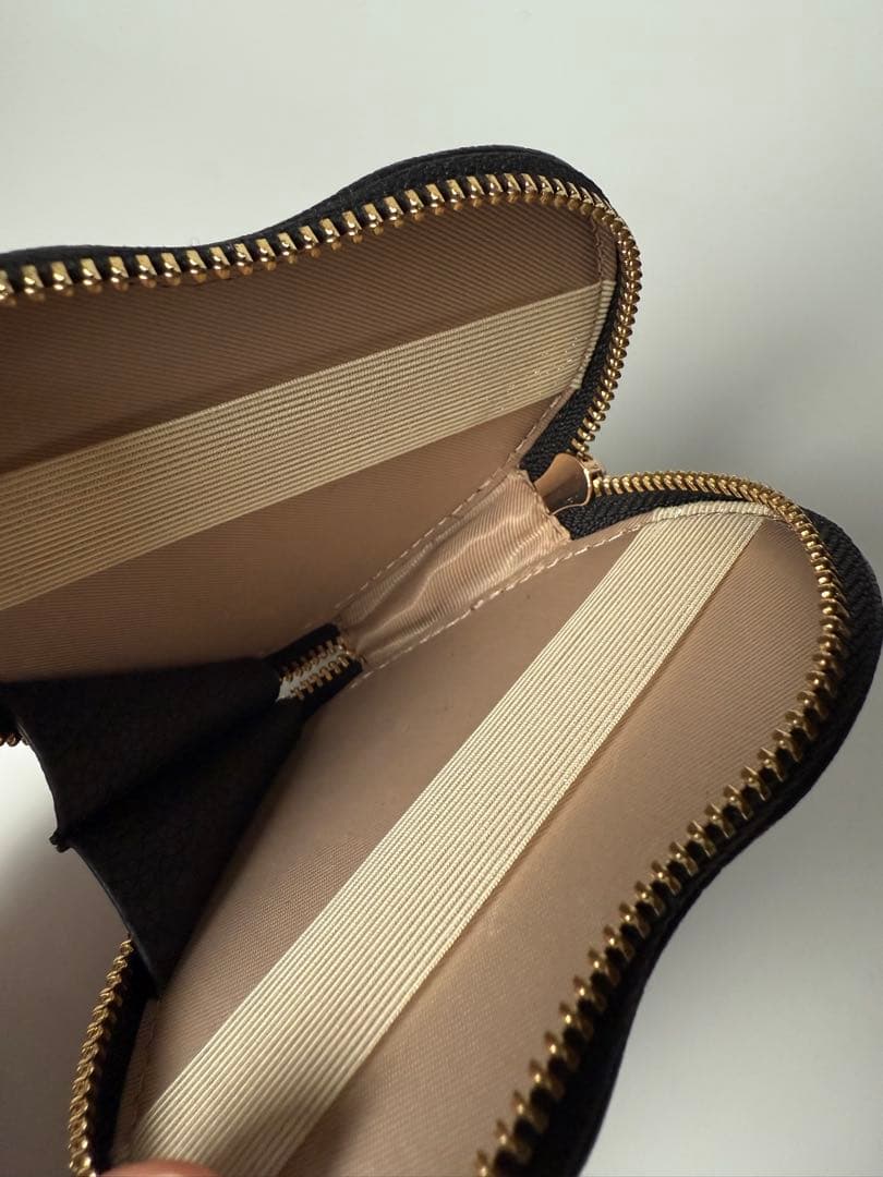 【最終価格】CUSTYPE iPhone16Proカバー ハート型ポーチ