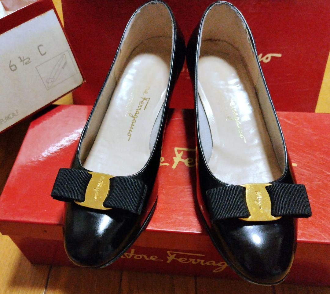 Salvatore Ferragamo 定番ヴァラ 黒23.5cm　Oku