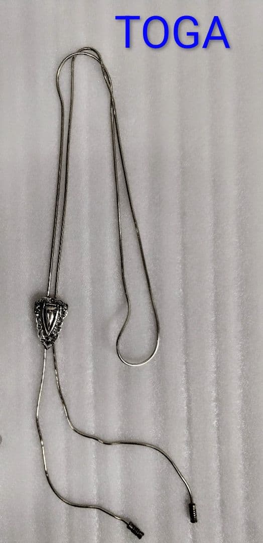TOGA 新品未使用タグ付メタル　チェーン　ループタイ