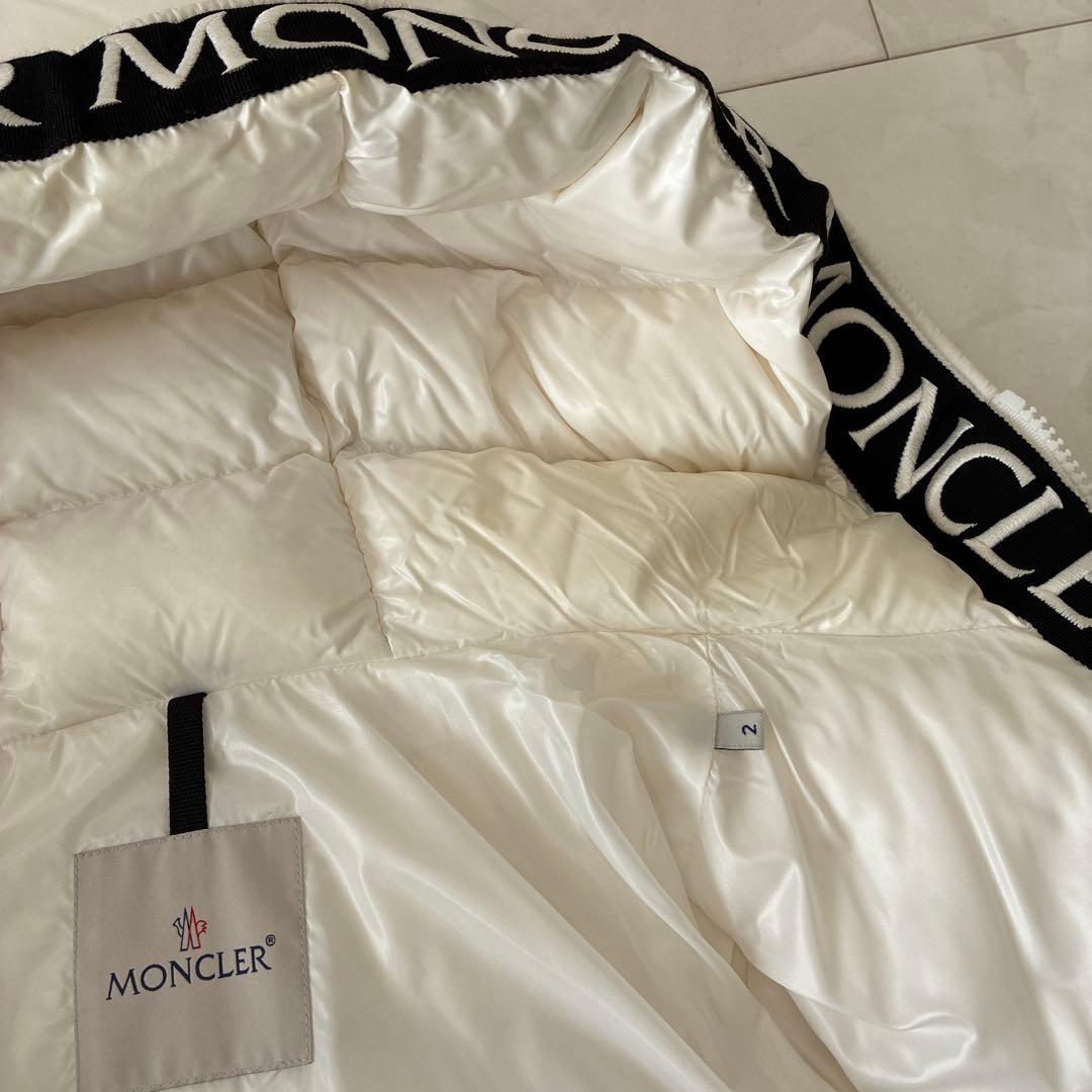 MONCLER フード付きホワイトダウンジャケット
