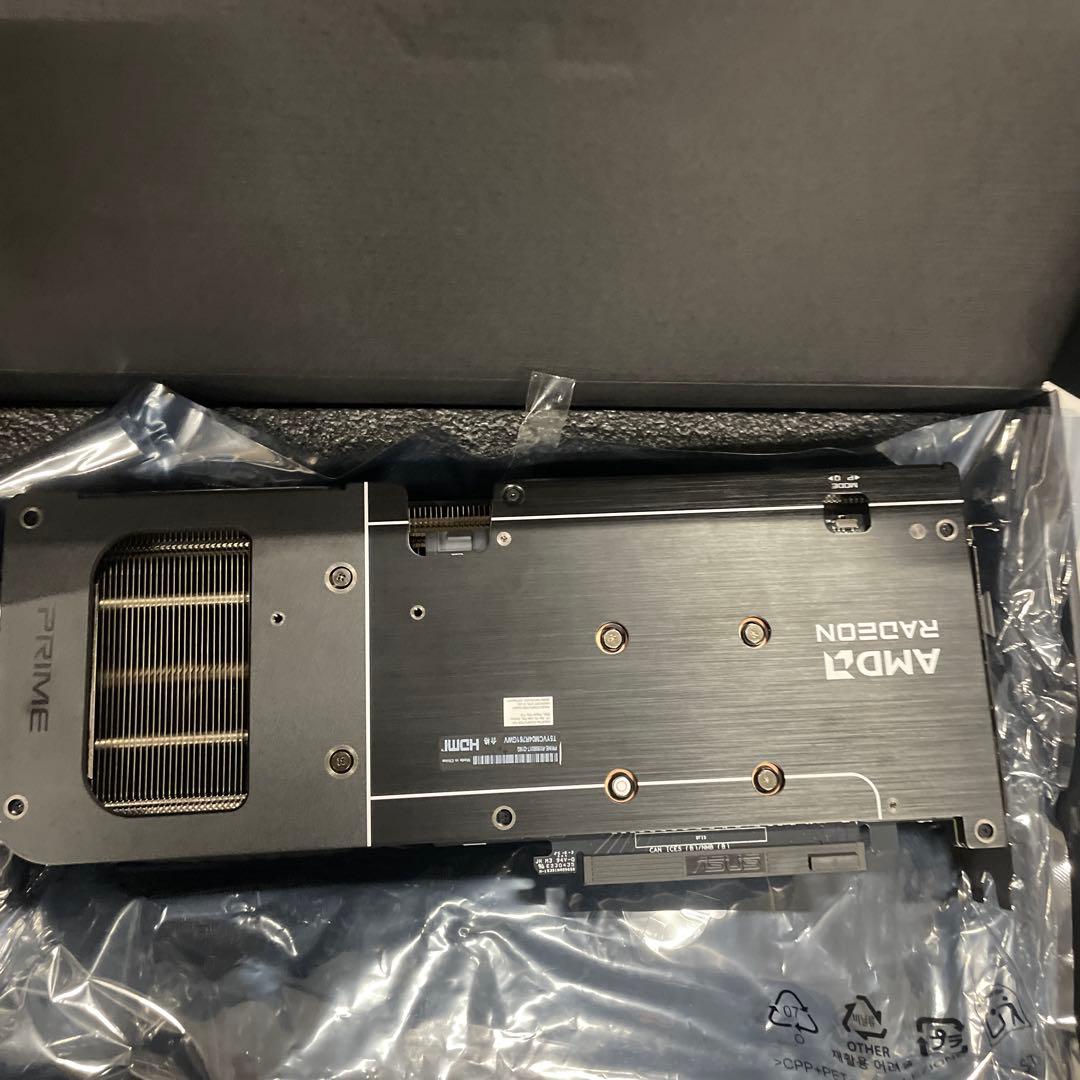 ASUS Radeon RX9060XT 16GB OC 3ファン