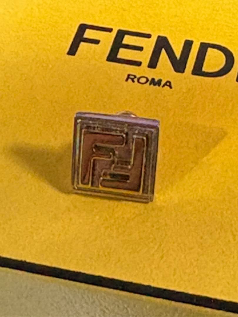 FENDI 片耳 ピアス FFロゴ 9mm 専用 イエロー箱付き 正規品
