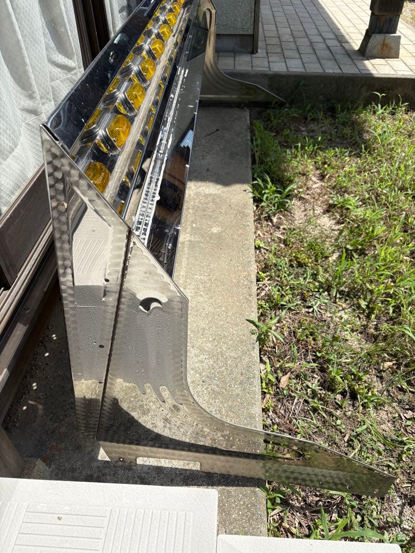 UDクオン　フロントバイザー