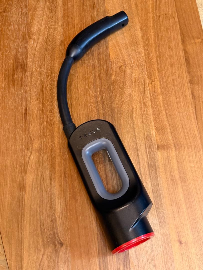テスラ　チャデモアダプター