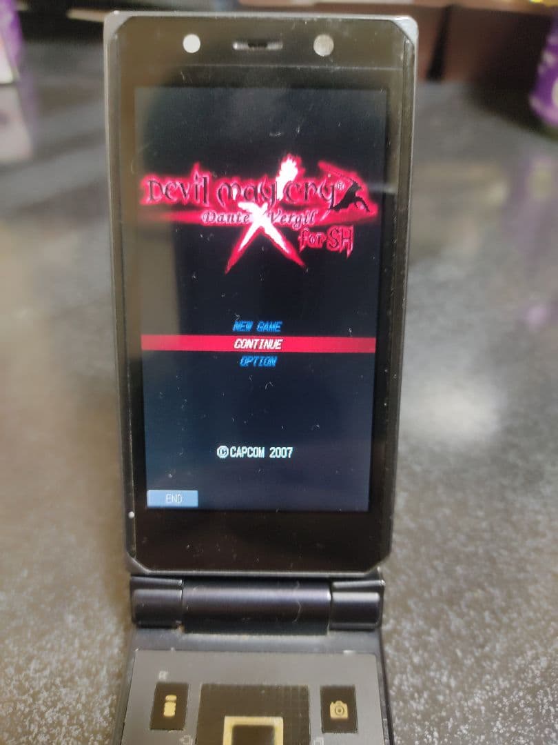 P900iv クラウドブラック(充電器、SH906itv付き)