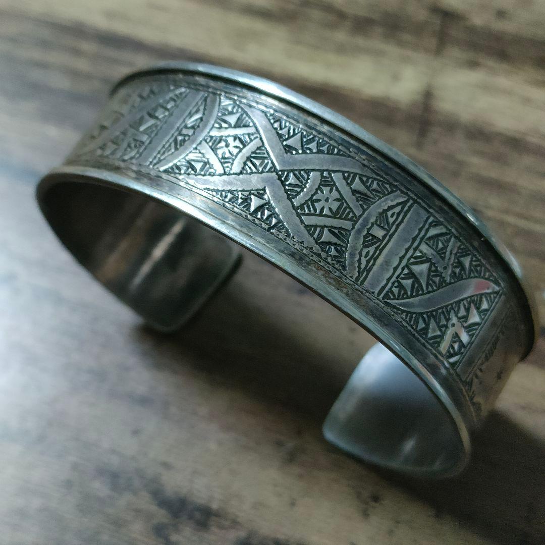 り*ん様 サハラ砂漠　トゥアレグ族　ハンドメイド　シルバーバングル