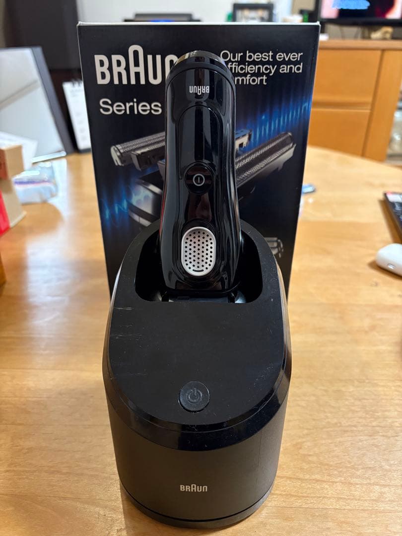 BRAUN Series 9 電気シェーバー♪アルコール洗浄一個サービス！