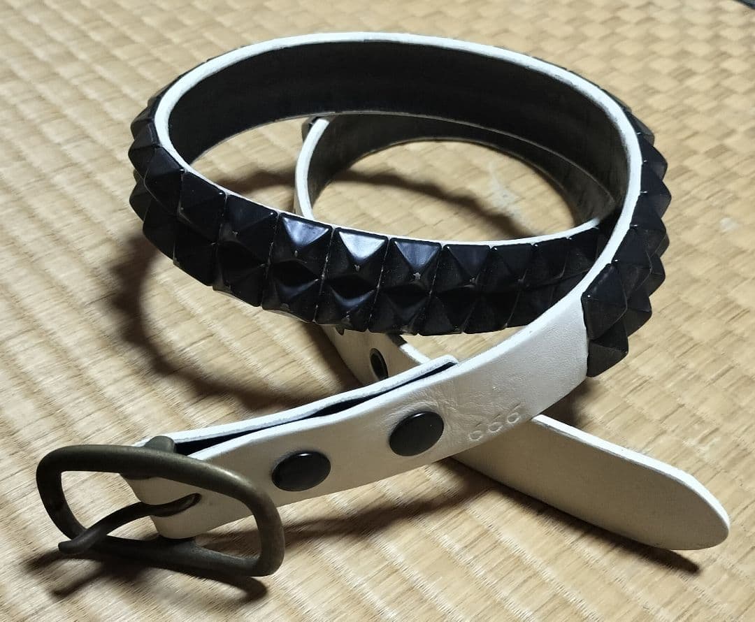 666 スタッズ付ベルト