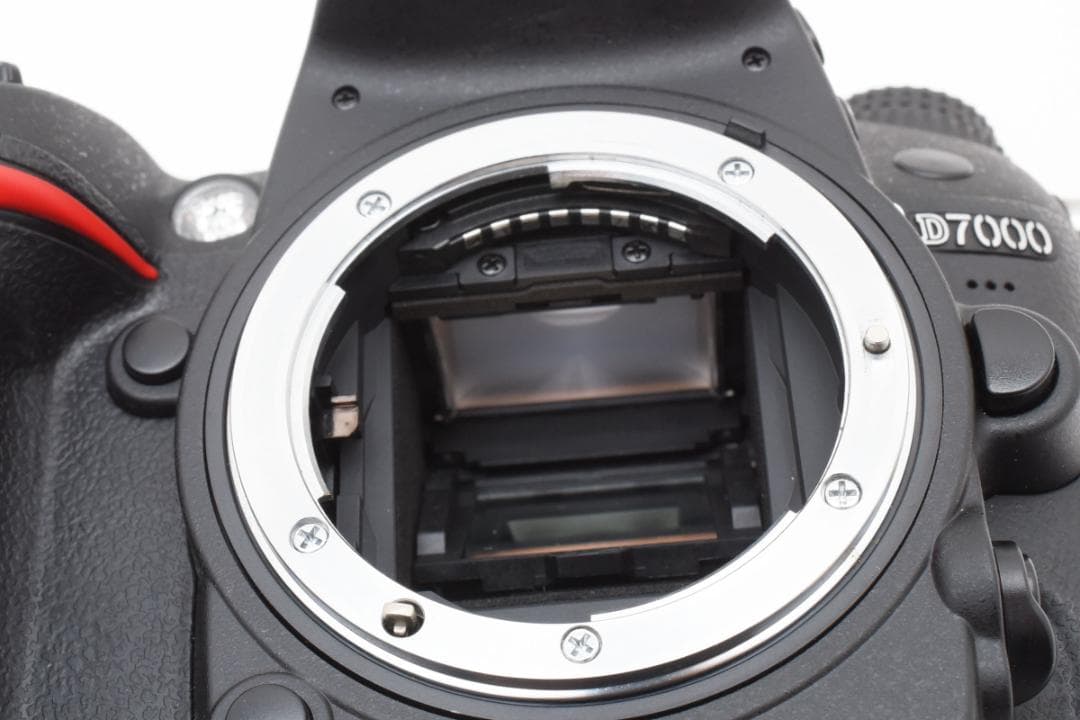 新品級 ニコン D7000 説明書＆箱付き ショット枚数　3334枚　M319