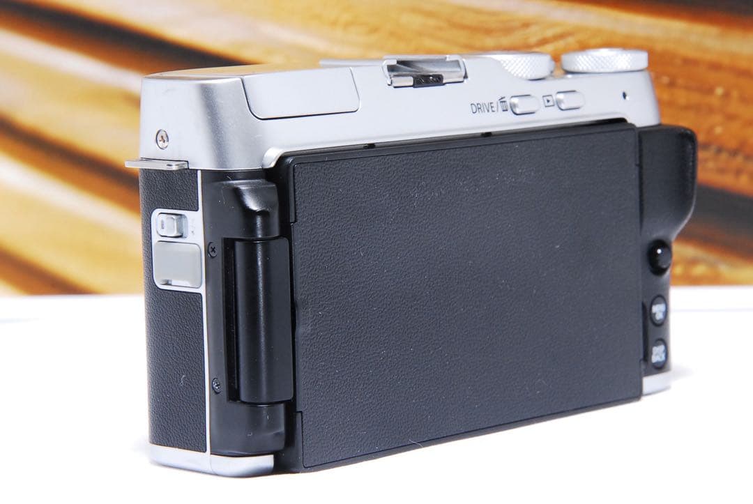 FUJIFILM X-A7 ボディ 3.5インチ 大型モニター Wi-Fi