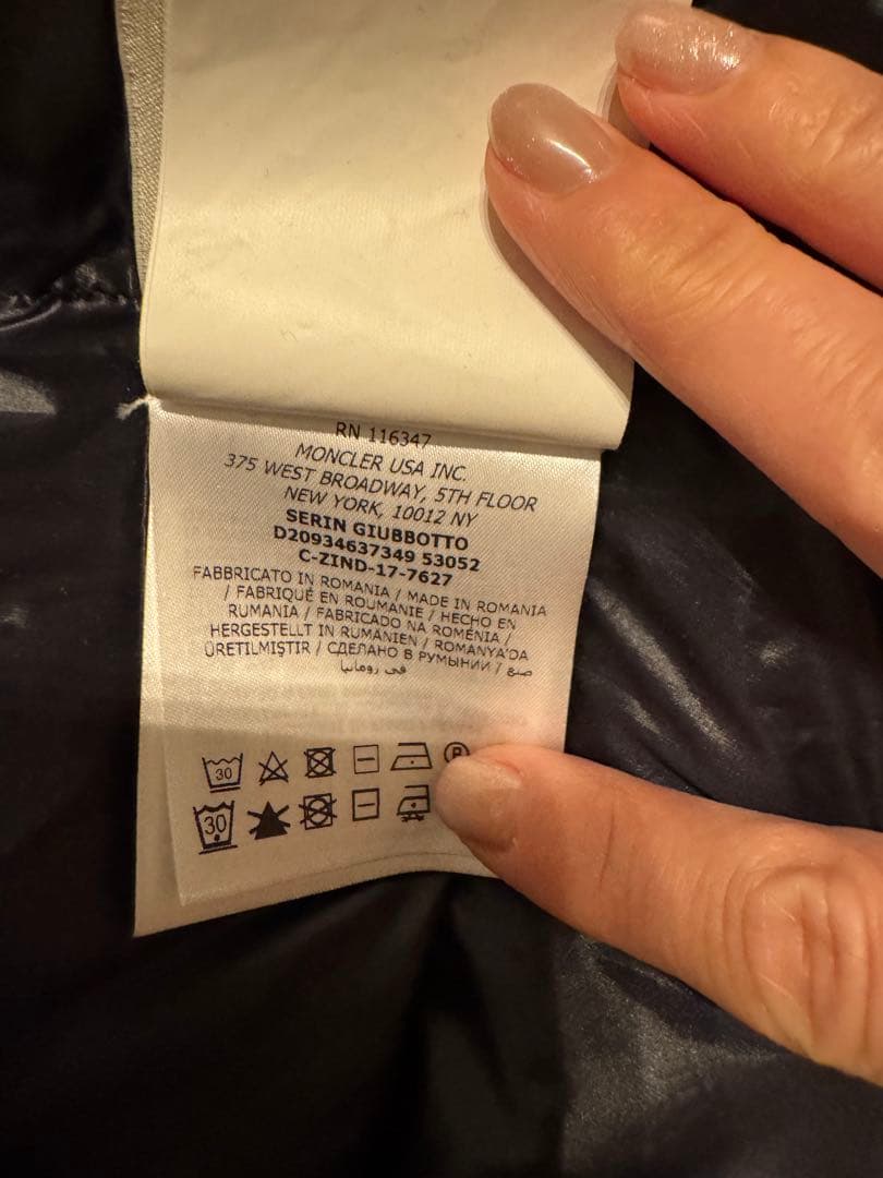 MONCLER ダウンジャケット 黒 フード付き