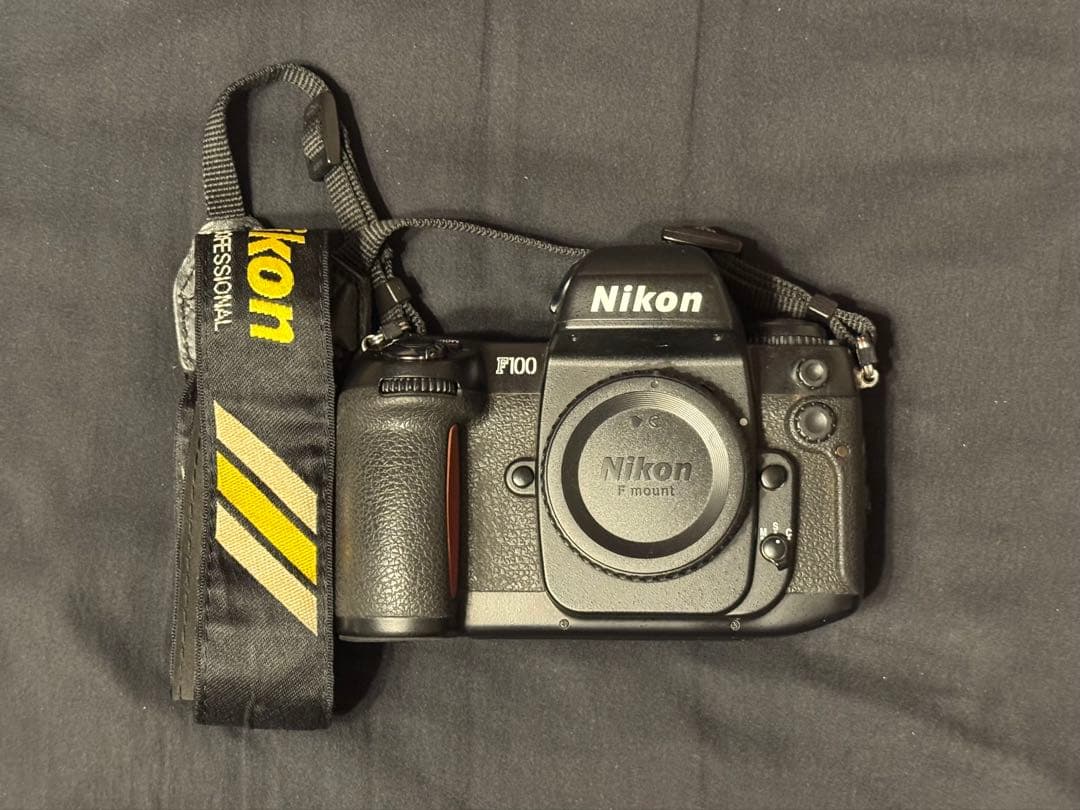 Nikon F100 一眼レフカメラ ストラップ付き