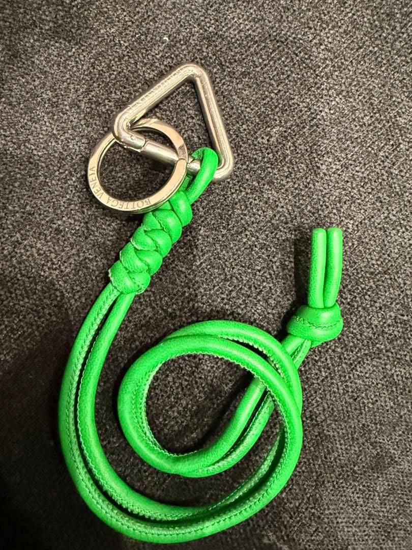 BOTTEGAVENETA トライアングル ノットディテール キーホルダー