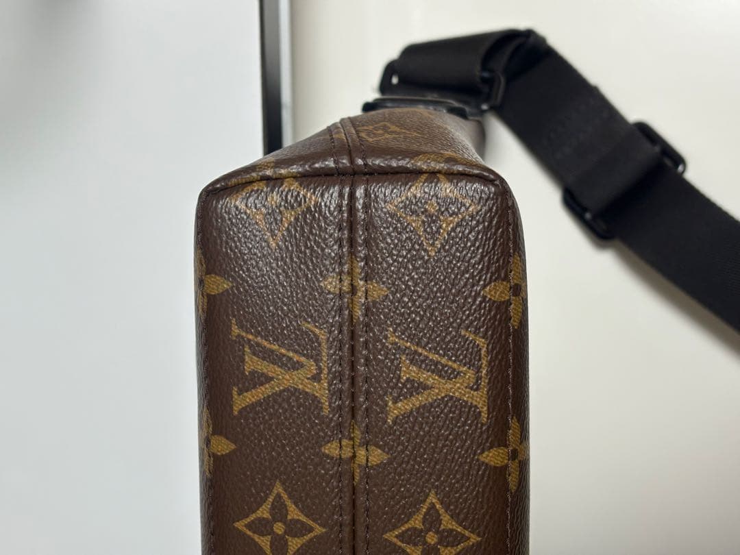 ルイヴィトン モノグラムマカサー マグネティック・メッセンジャー M45557