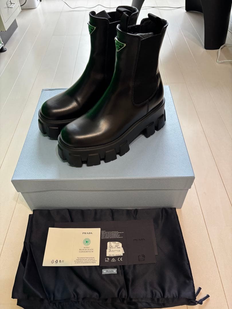 プラダPRADA ブーツ モノリスチェルシーブーツ1T256N ブラック