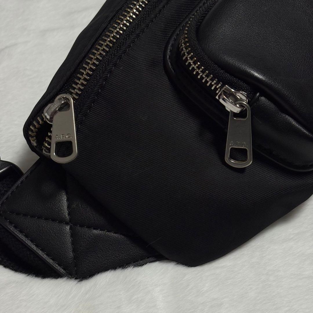 A.P.C. ナイロンボディバッグ BLK