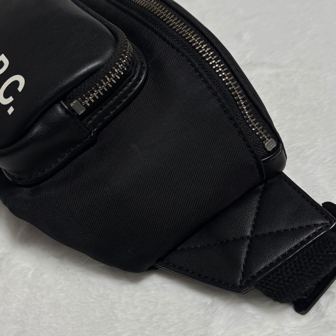 A.P.C. ナイロンボディバッグ BLK