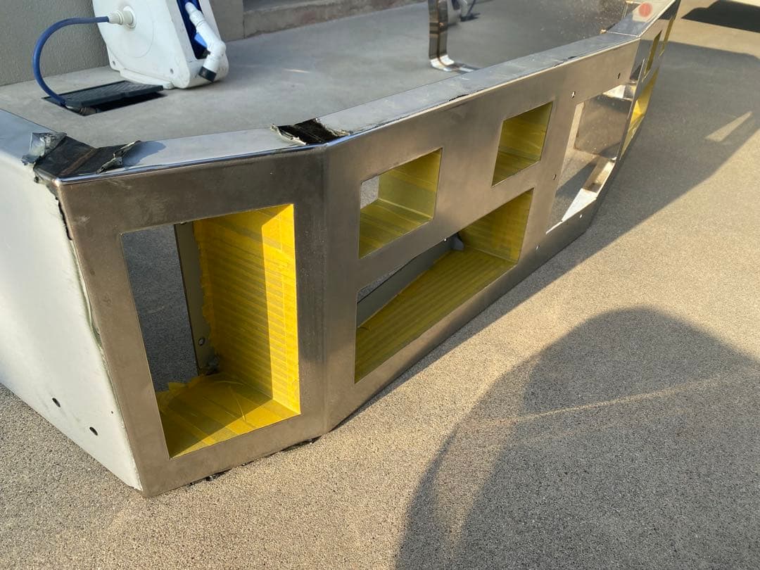 サ*ス様 デコトラ、ワンオフ、舟型バンパー