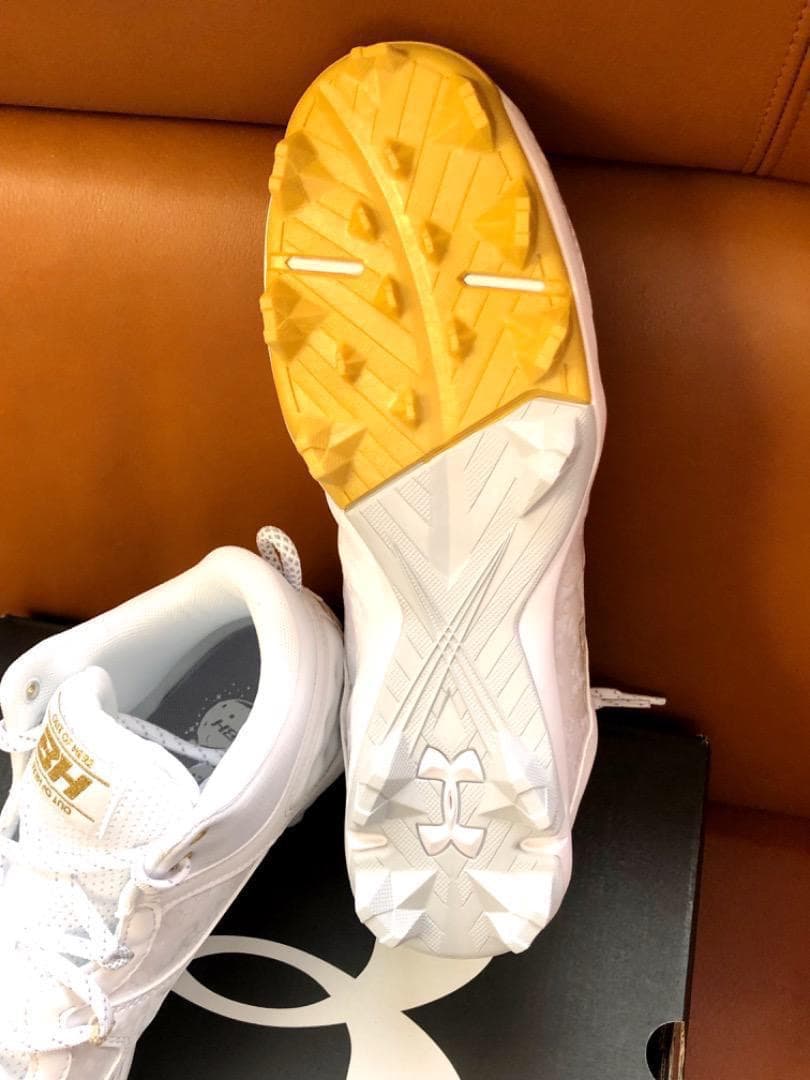 ハ*ン様 新品2025年USA国内限定アンダーアーマー野球ハーパー8Mid Rm