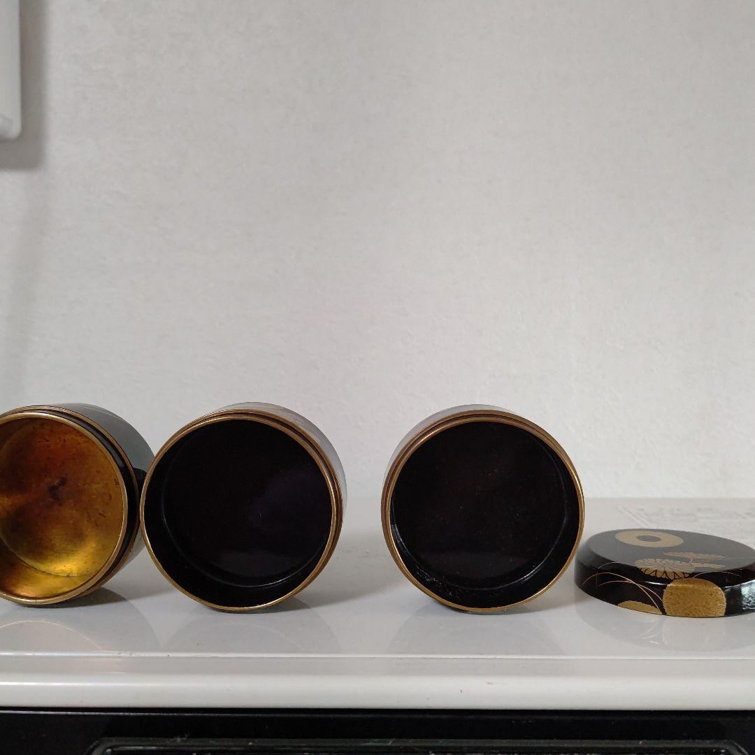 香道具　重香合　秋草蒔絵時代物　四段高さ7.5口径5.5 流派　御家流？美品