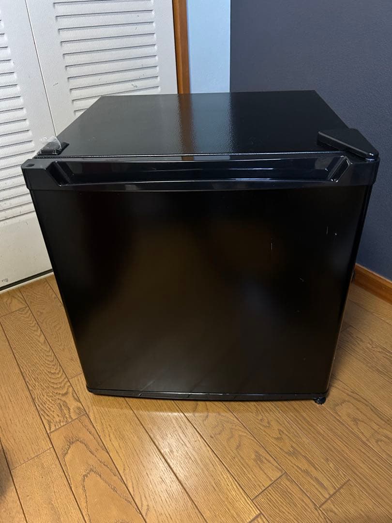 【いいやつ】アイリスオーヤマ　ミニ冷蔵庫 ブラックPRC-B 051D-B