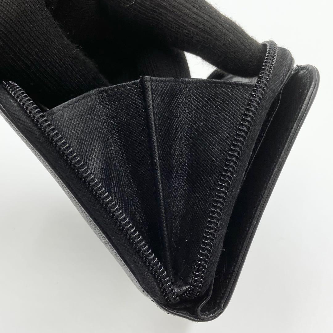 PRADA プラダ　折り財布　ロゴ金具　トライアングル　レザー　ブラック