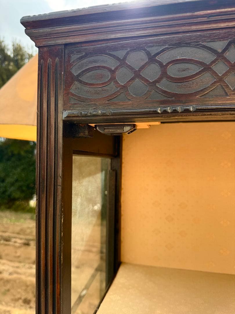 英国アンティーク 小ぶりガラスキャビネット 飾り棚