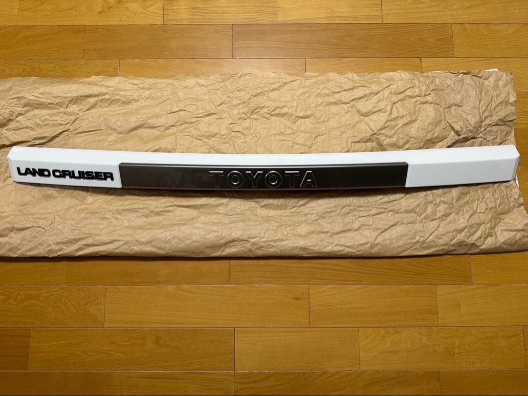 新車外し　ランクル250 バックドア　リアガーニッシュ