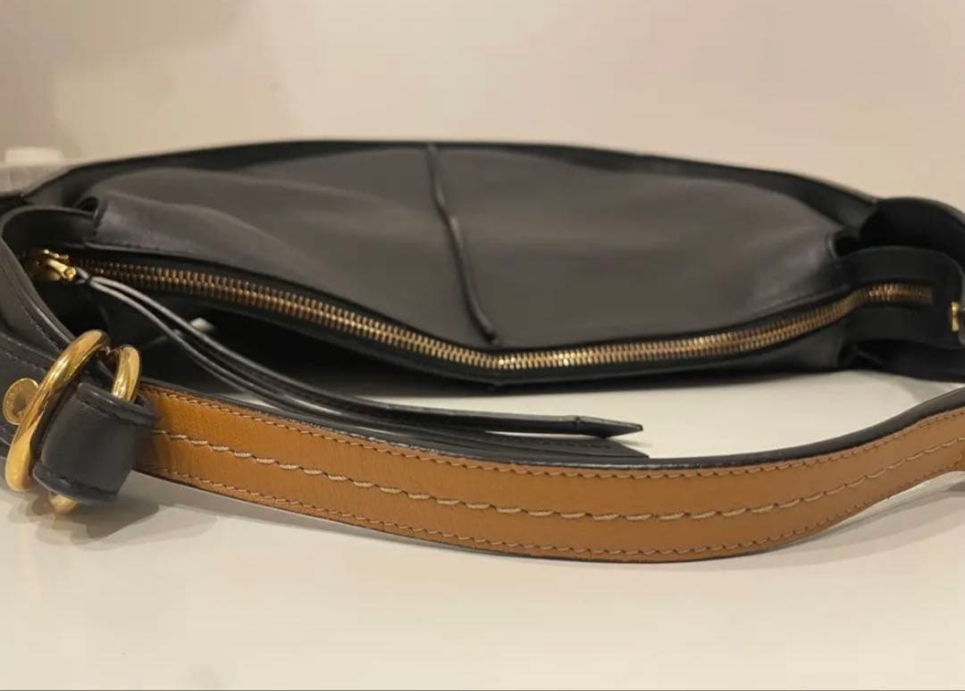 TOD’S トッズ Tタイムレス ホーボーバッグ ブラック ゴールド金具 レザー