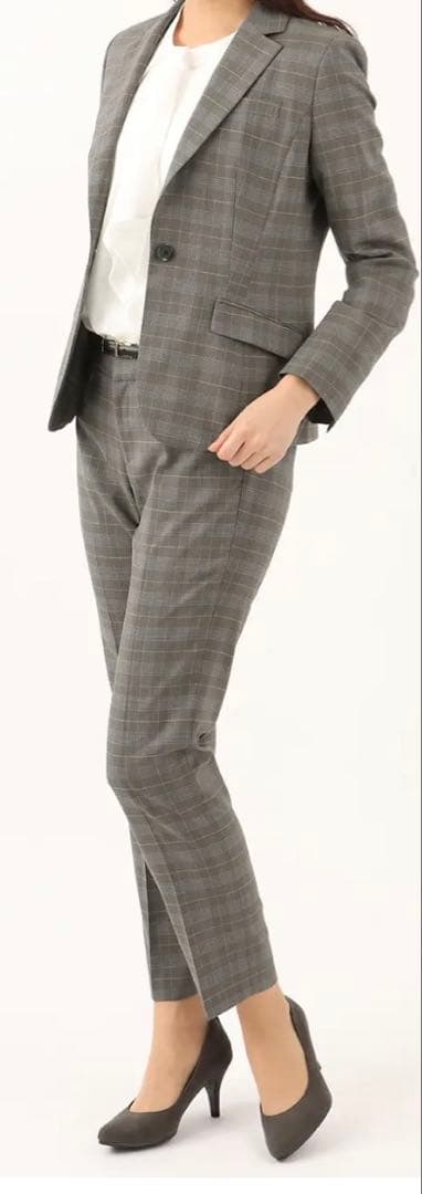 【新品】テーラードジャケットとパンツのセット