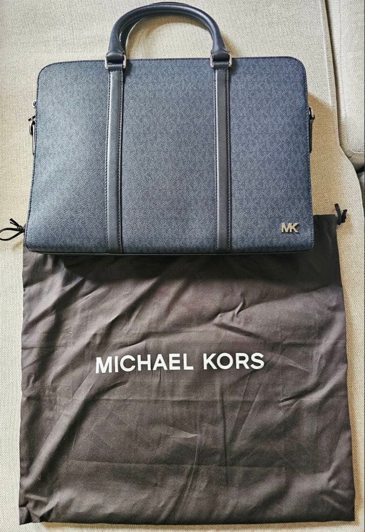 マイケルコースのビジネス用バッグ