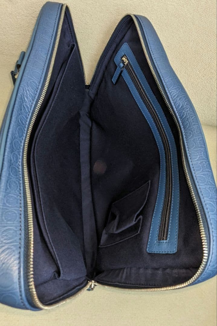 Ferragamo フェラガモ ガンチーニ ビジネスバッグ レザー 青