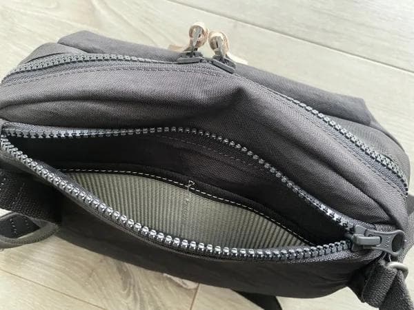 FUKUI SIWAナイロンボディバッグS ダークグレー