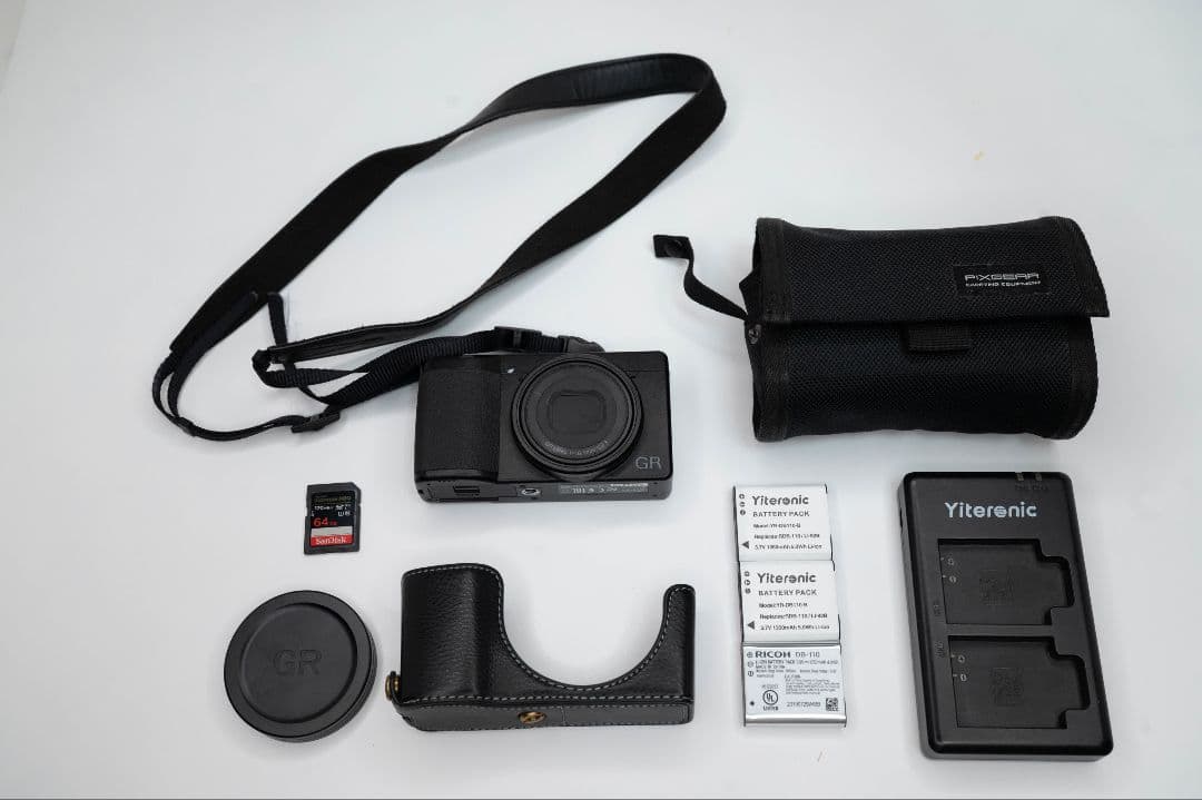 RICOH GR DIGITAL III 本体と付属品