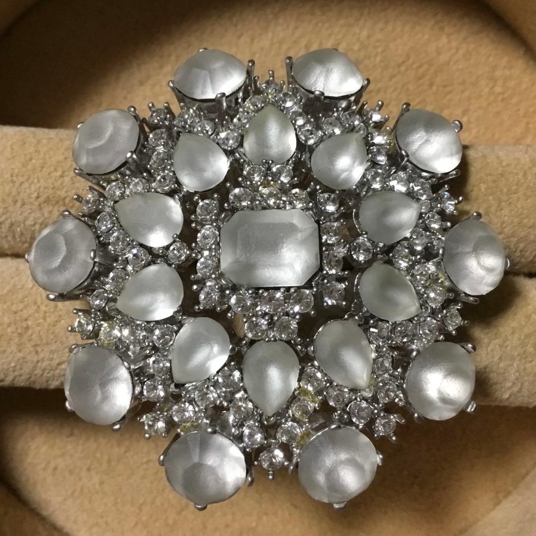 在庫一掃セール中！ハンパない美しさ！FOXEY フローズンブローチ♡