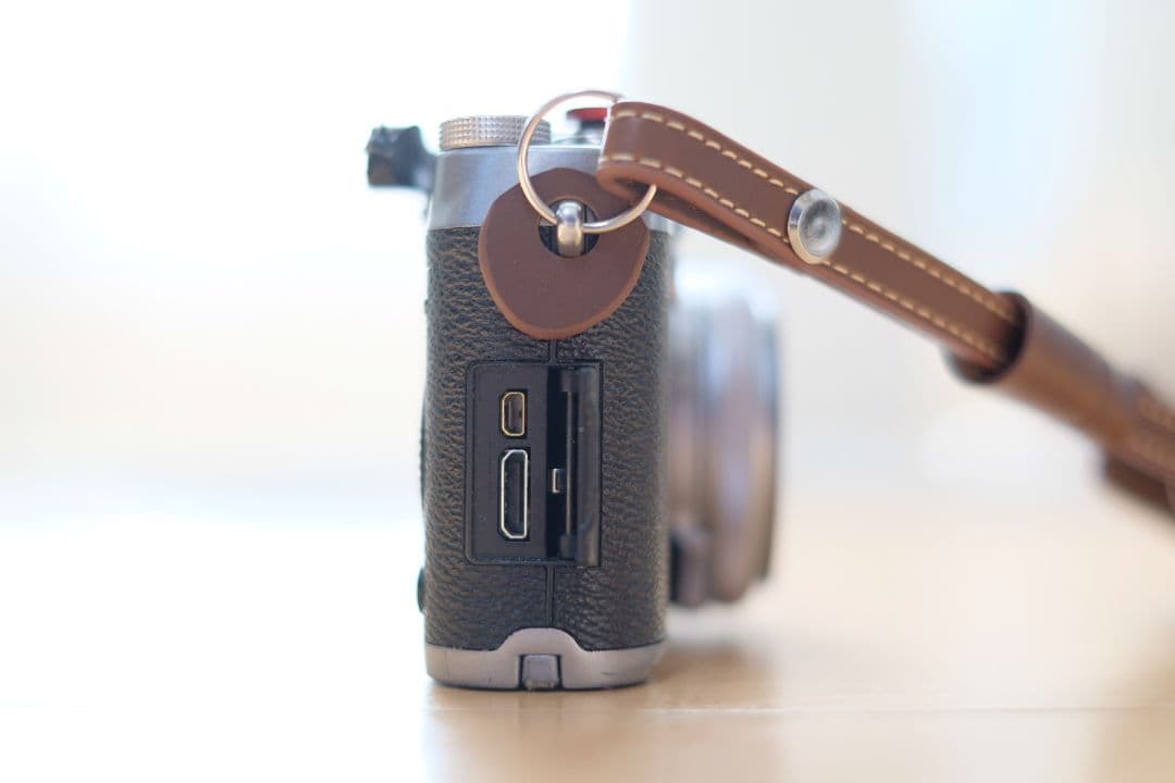 限界値下げ！動作品！FUJIFILM　デジタルカメラ　x100s オマケ付き！