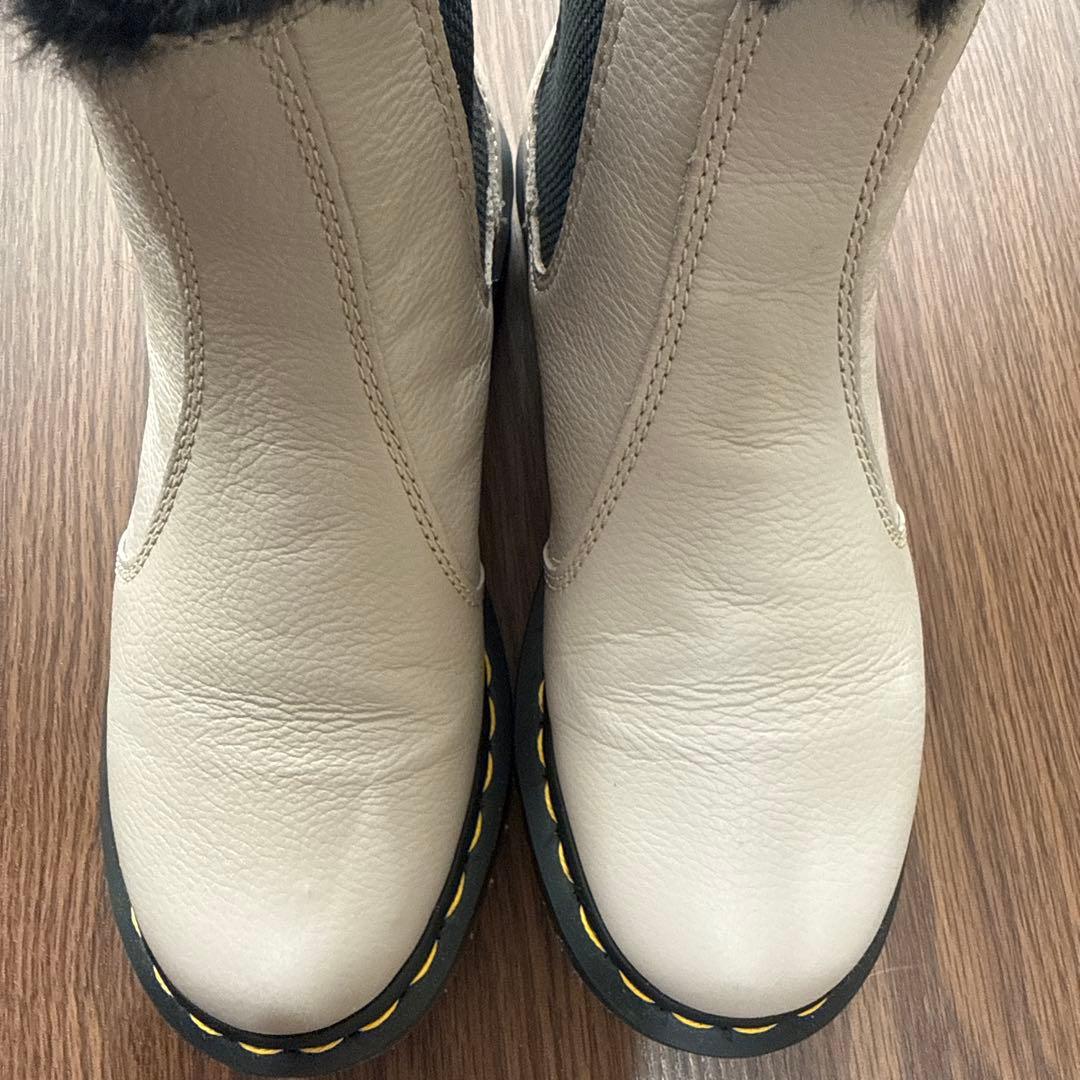 ベージュレザーサイドゴアブーツ（ファー付き）