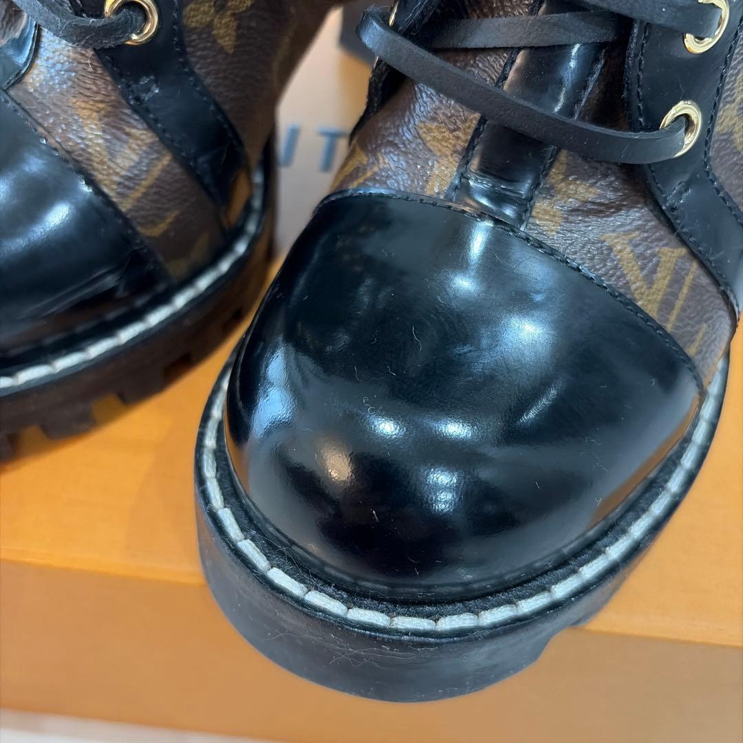 Louis Vuitton ロゴ入りレザーブーツ