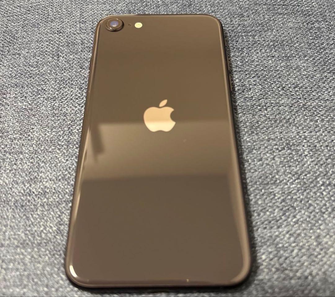 Apple iPhoneSE(第二世代)　ブラック本体　64GB