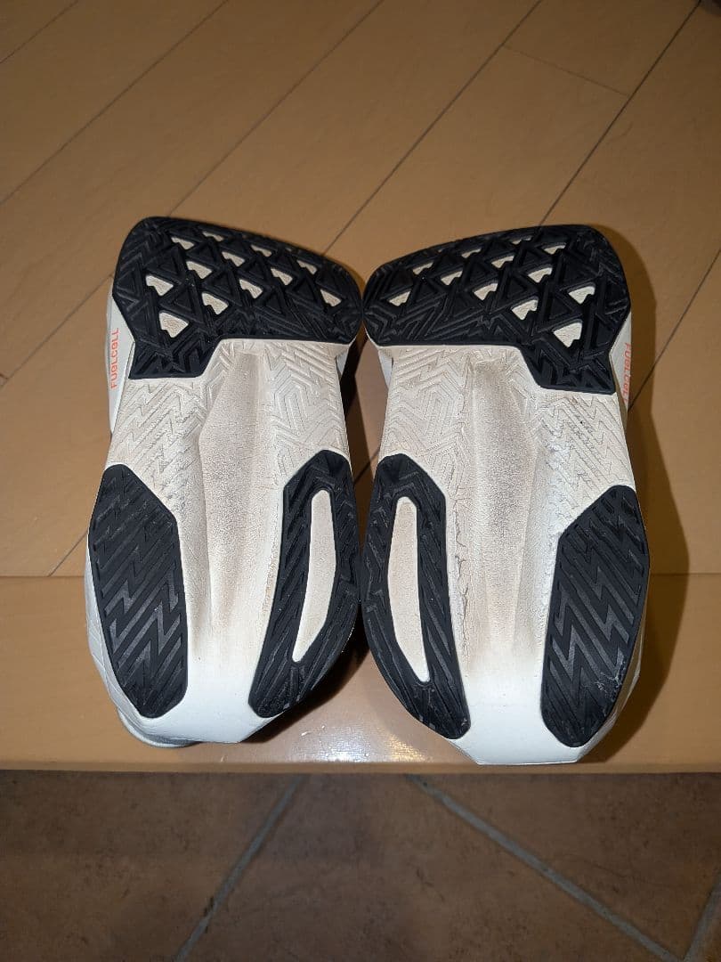 ニューバランス FuelCell Rebel v5