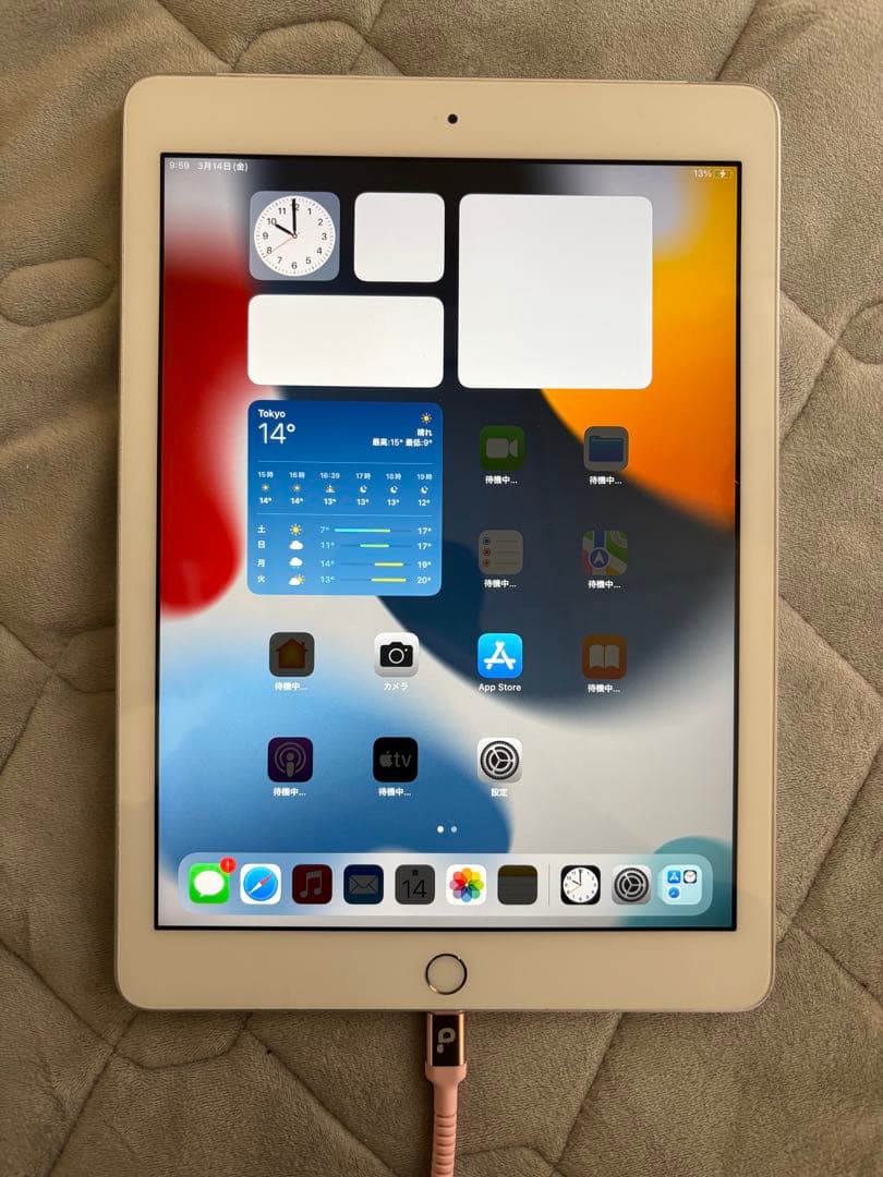 iPad 第6世代　32ギガ　キャリアKDDI