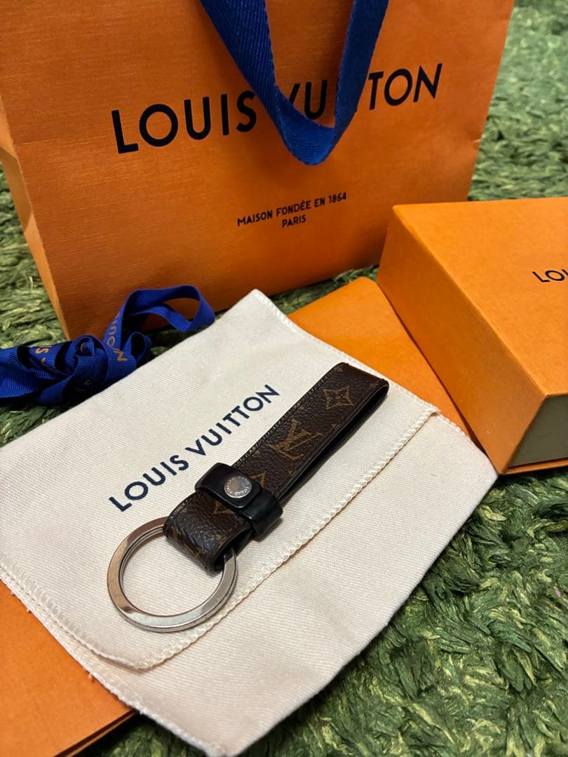 LOUIS VUITTON ヴィトンキーホルダードラゴンヌ