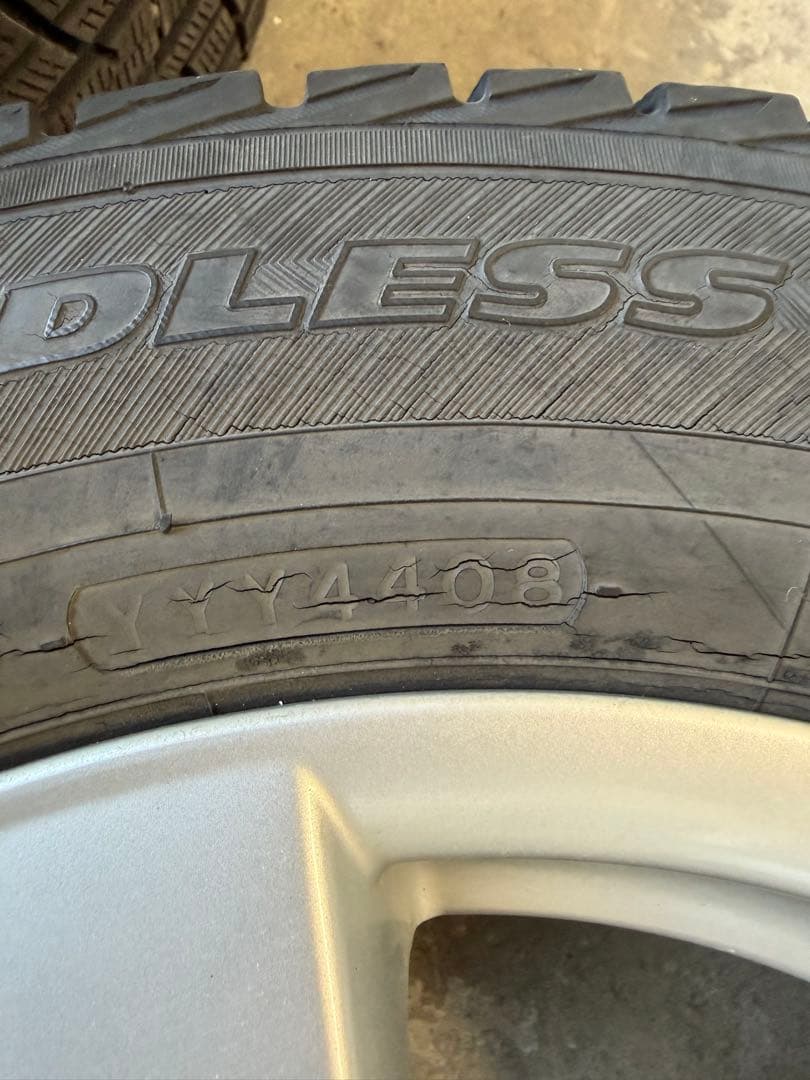 タンク パッソ 4穴のカローラ等に　スタッドレスタイヤ付きホイール