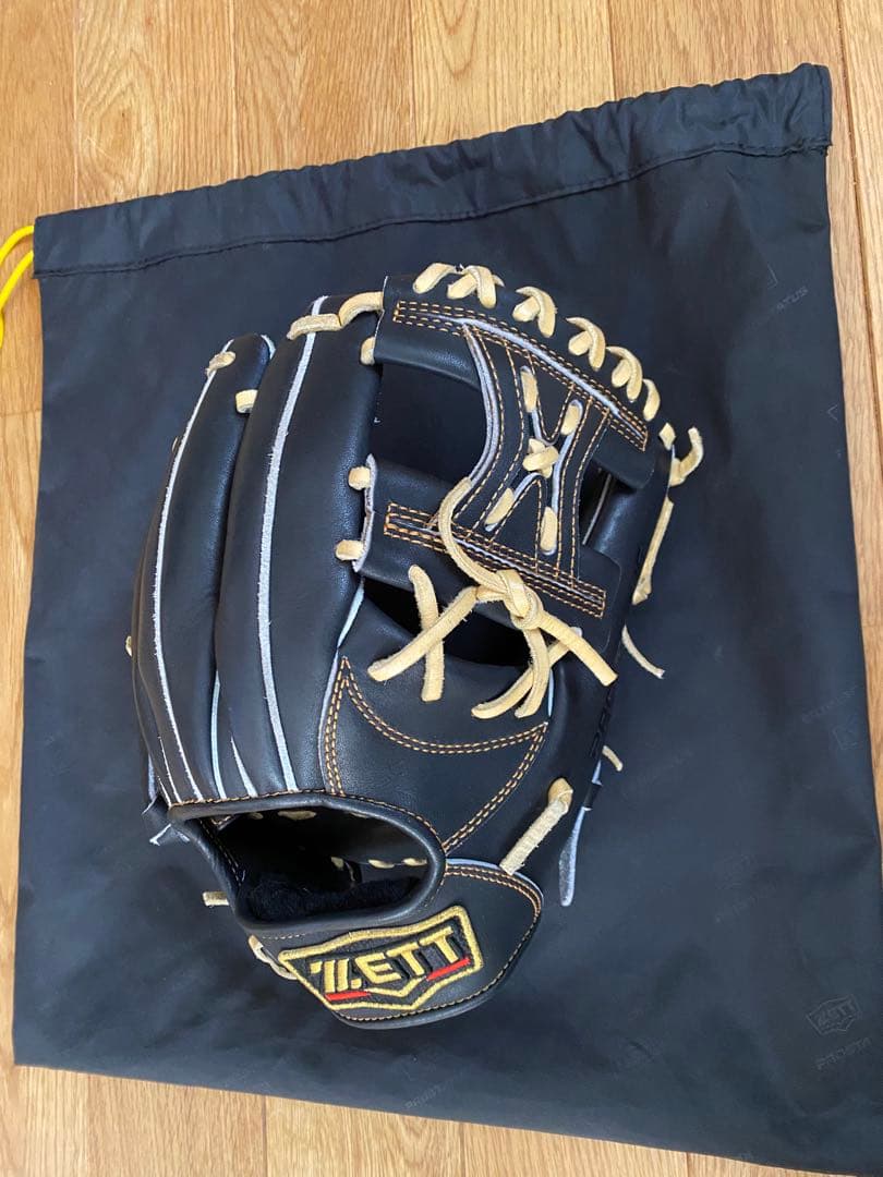 ZETT プロステイタス　内野手用　軟式グローブ 黒/ベージュ 収納袋付き